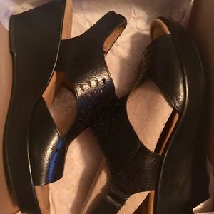 Women’s comfortiva sandals size 9